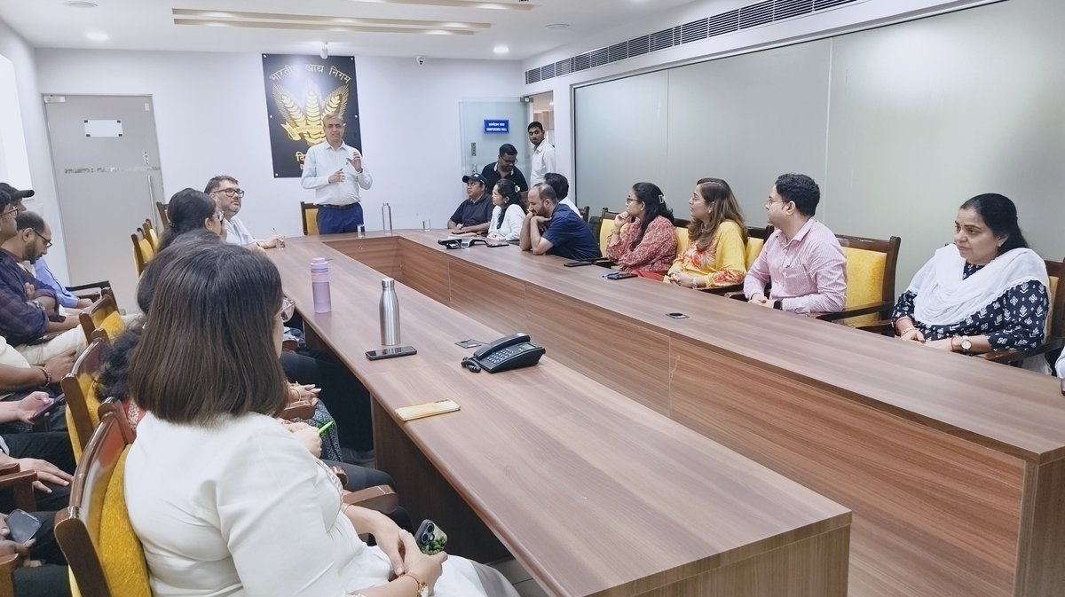 FCI_Delhi's tweet photo. 23 सितंबर 2026 आयुर्वेदिक दिवस के अवसर पर वैद्य दीपक कुमार, Director DALCO Healthcare द्वारा क्षेत्रीय कार्यालय दिल्ली में आयोजित व्याख्यान में आयुर्वेद व स्वास्थ्य के महत्व पर महत्वपूर्ण जानकारी साझा की गई ।
#आयुर्वेद #FCI https://t.co/u55NbpRHFm