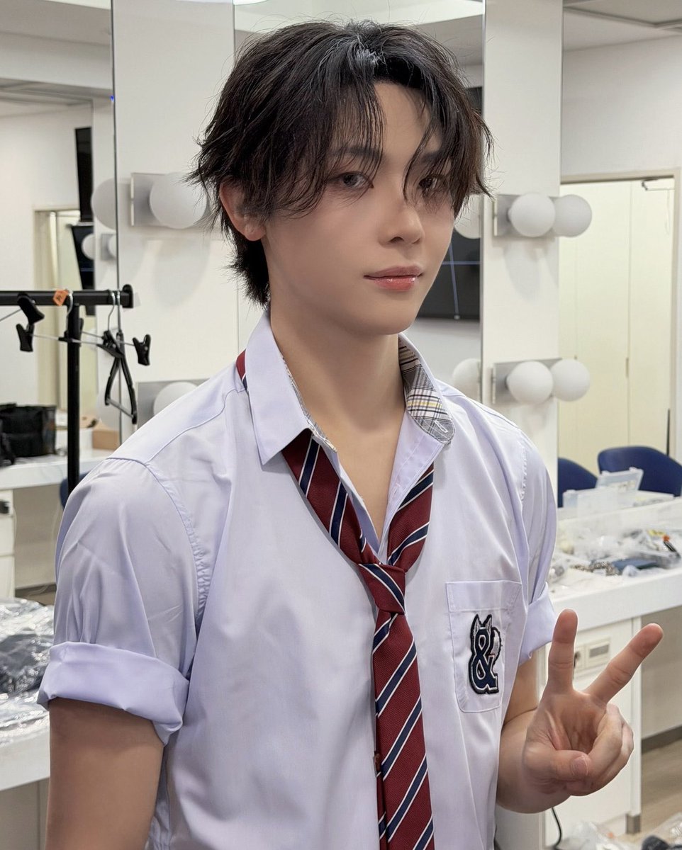 nicho_olas2's tweet photo. この4枚、全部ニコラスくんなんですけど変幻自在にも程がある https://t.co/5CeIjq9t6z