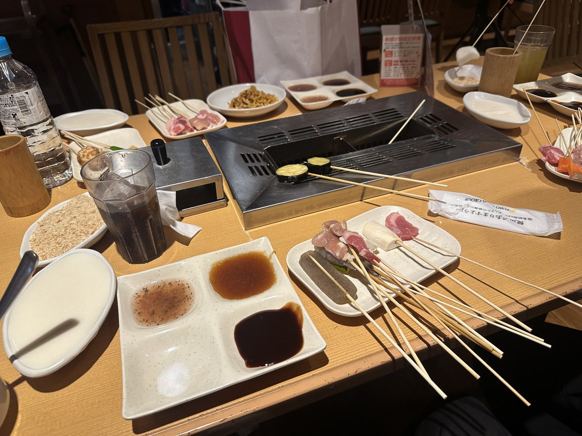 liora33333's tweet photo. メンバーと串家物語行った

中学生ぶりで懐かしかった。取りに行くのめんどくさくてぐりげんが揚げた串強奪してた https://t.co/uxjwSXVYjz