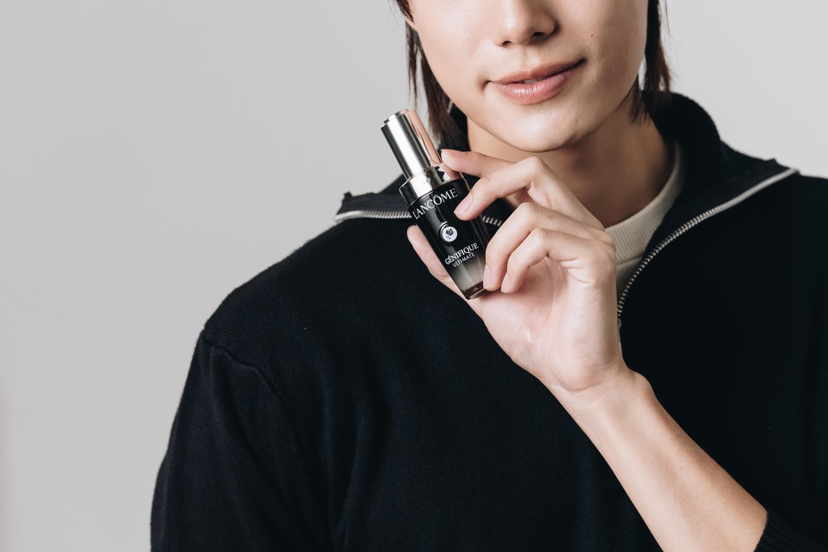 lancometh's tweet photo. 📸 เบื้องหลังภาพ PHUWIN ULTIMATE PHOTOCARD BY LANCÔME GÉNIFIQUE🖤📸

🖤 เพียงช้อป GÉNIFIQUE ULTIMATE SERUM ขนาด 30 มล. 
รับทันที! โฟโต้การ์ดดีไซน์เฉพาะของแต่ละร้านค้า 1 ใบ 

#GenifiqueUltimatexPhuwin 
#LancomeSkincare 
#LancomeThailand
#phuwintang https://t.co/ByJGBxeBRW