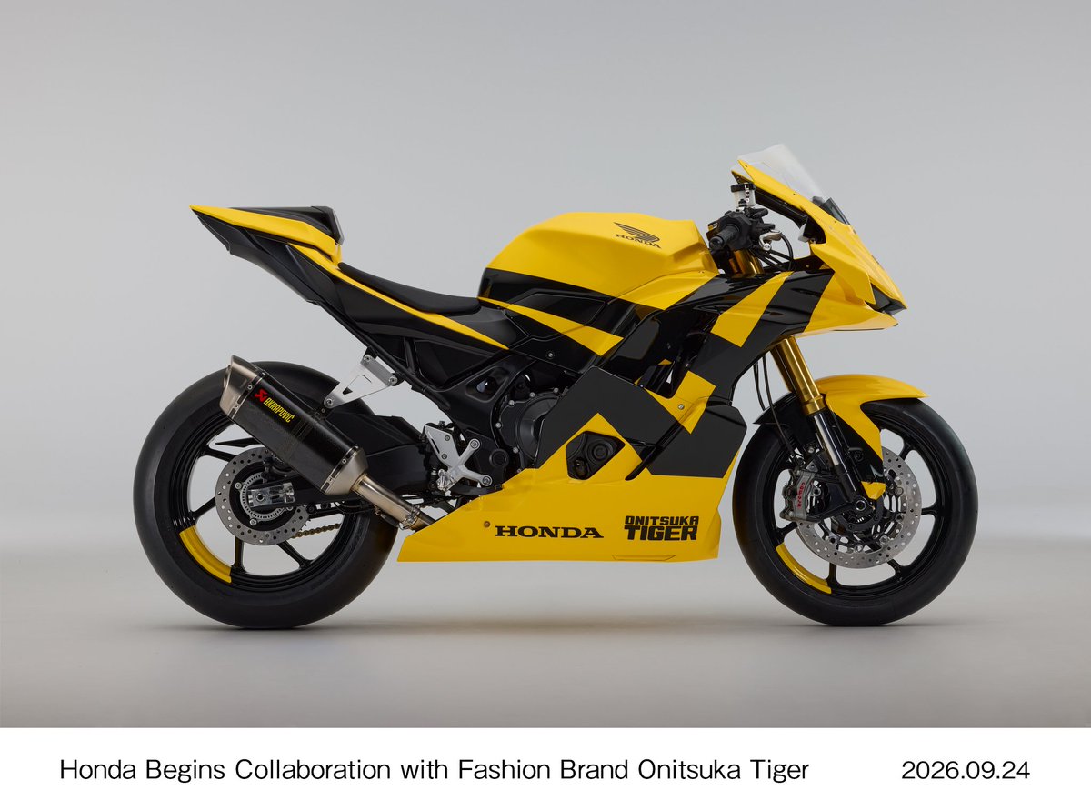 MOBI_com_jp's tweet photo. 【ファッションブランド「Onitsuka Tiger」とのコラボレーションを開始】

・Hondaが、第1弾として、イタリア・ミラノで開催されている「Milan Fashion Week 2027 Women's Collection Spring/Summer」で、二輪車のコンセプトモデル「Onitsuka Tiger Honda Mid Sports Concept」を世界初公開！

#Honda https://t.co/RCffd4pzVP