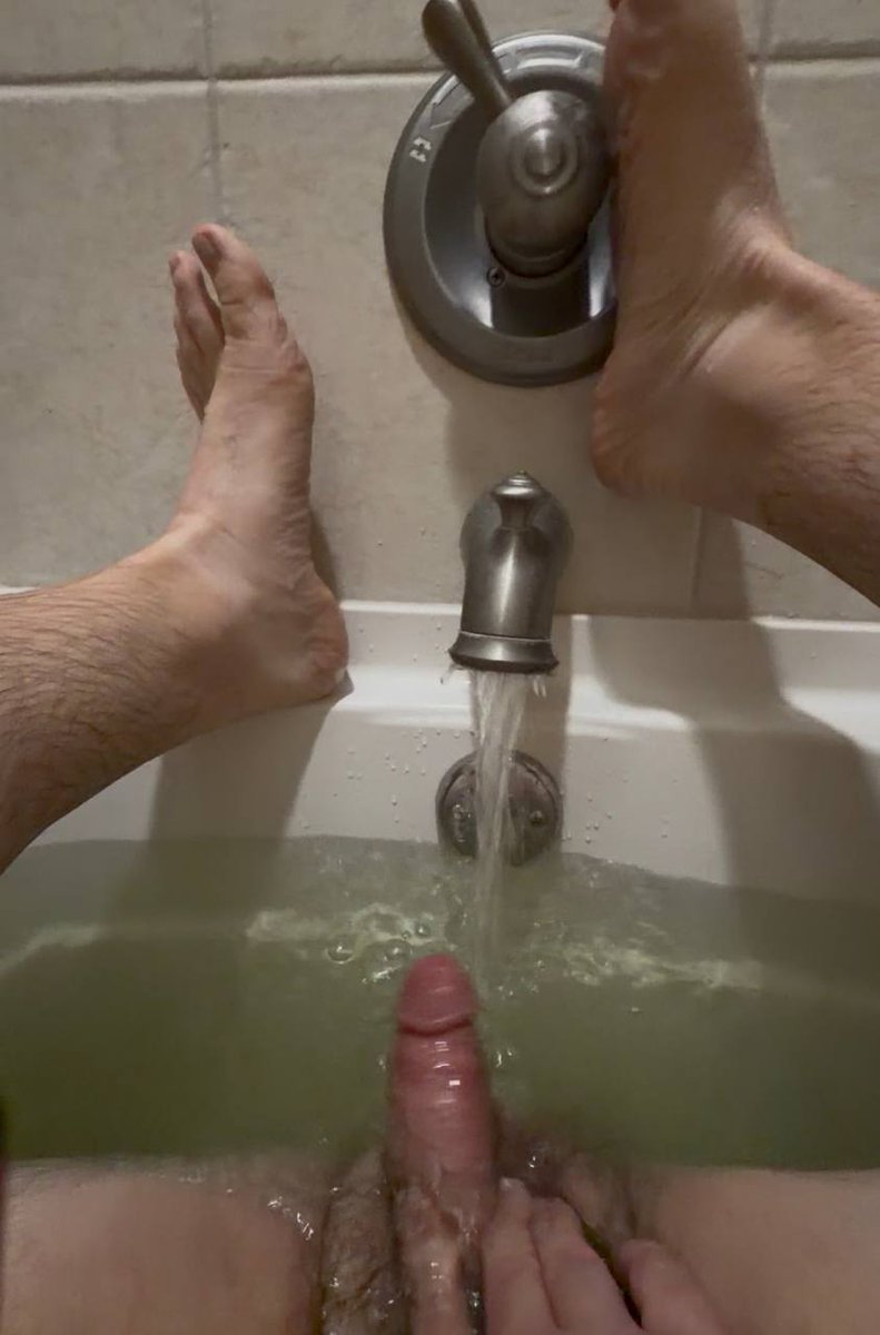 tylertries1's tweet photo. Starting the morning off soaking in this tub. 💦

#PissFather #kink #nsfw #bathplay https://t.co/KGgL6mJRq3