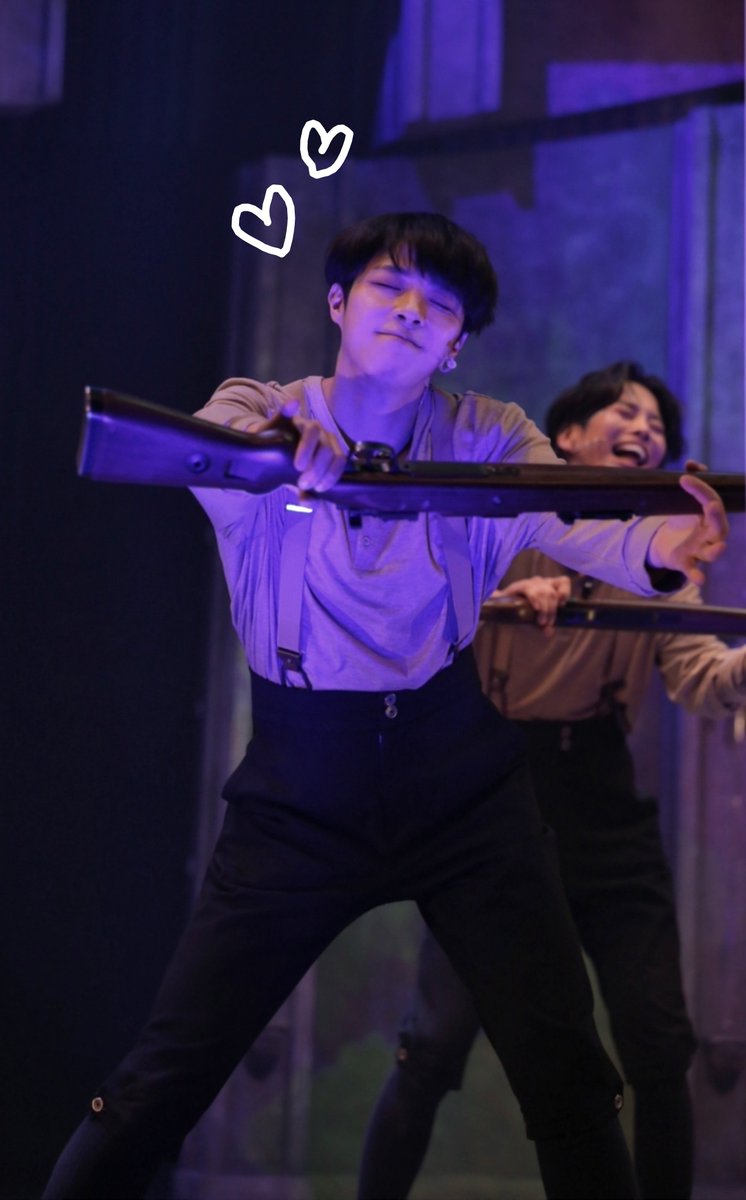 _L_hiver's tweet photo. 크리피한 넘번데 nn번 봐도 기여워서 뇌에 힘 주기만을 영원히 https://t.co/cgduoa5gWU