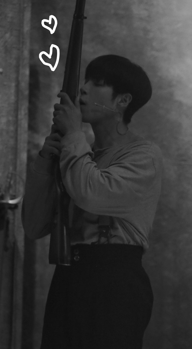 _L_hiver's tweet photo. 크리피한 넘번데 nn번 봐도 기여워서 뇌에 힘 주기만을 영원히 https://t.co/cgduoa5gWU