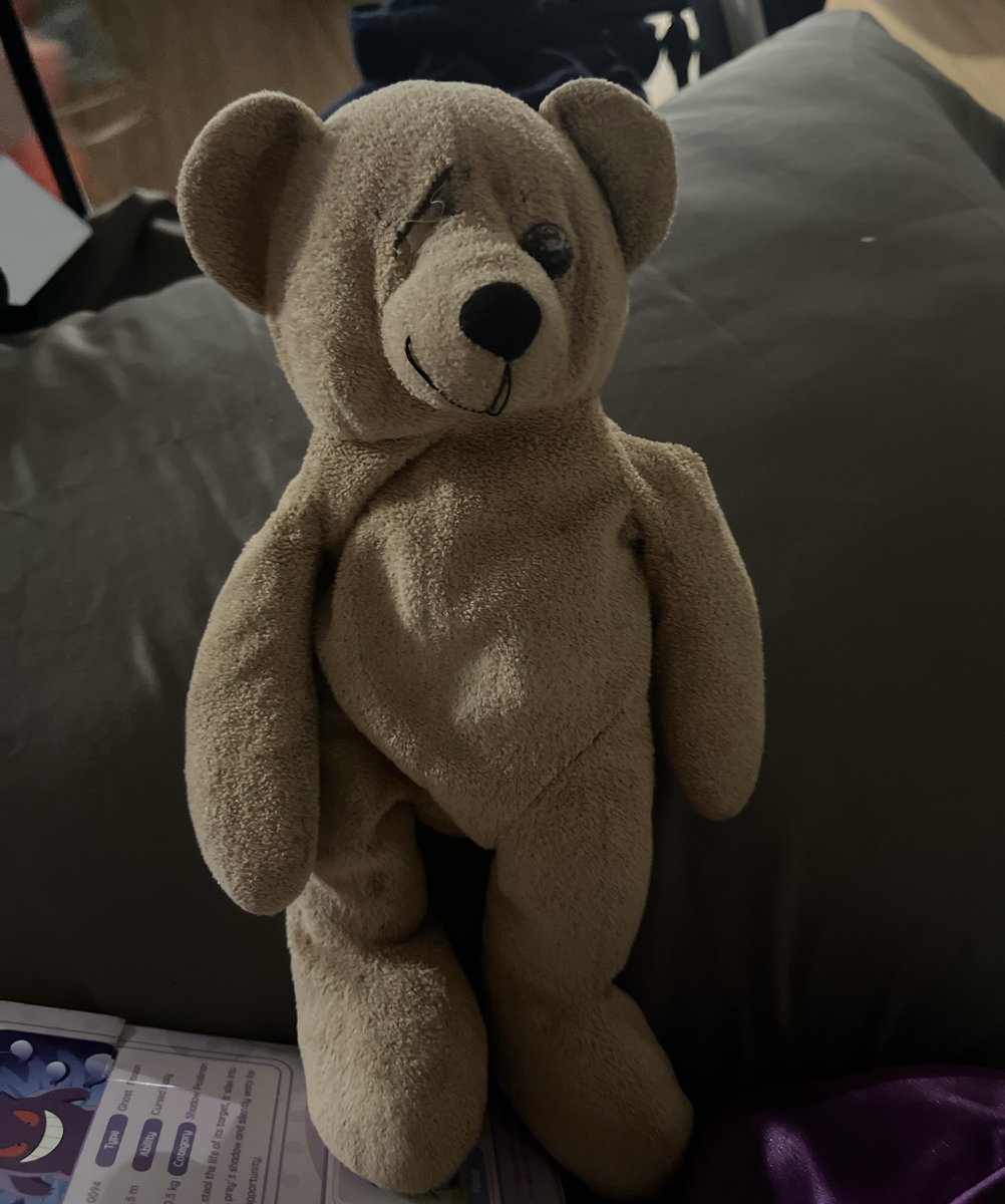 officialxonara's tweet photo. [ #XONARA_LEI ] OMG u guys know what i have this teddy bear talaga nung baby pa ako and it looks so bad na right now but its still with me rn and lagi ko syang katabi while sleeping like as in wala na ung isang eye sa teddy bear and idk why hindi ko naman un kinain 😆 but that teddy bear is very sentimental talaga para sakin cs my mom gave me that and thats the one childhood memory ill never forget.. un lang :) and eto po sya guys 

XONARA FIRST MENPA
@officialxonara
#XONARA #XNR_MENPA