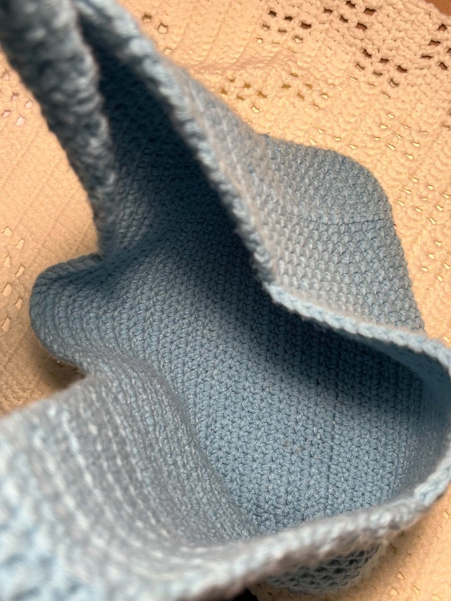 LioliMoliu's tweet photo. #กระเป๋าHandmade ถักเอง วัสดุเป็นไหม cotton milk 8ply ขนาด
กว้าง 30 cm ยาว 22 cm สายยาว 57 cm ใส่ไอแพดได้ค่ะ สีจริงอ่อนกว่าในภาพ พร้อมส่ง 200฿ รวมส่ง #กระเป๋ามือสอง #ส่งต่อกระเป๋ามือสอง #handmade #ส่งต่อกระเป๋า #ส่งต่อเสื้อผ้า https://t.co/AszhdFry0g