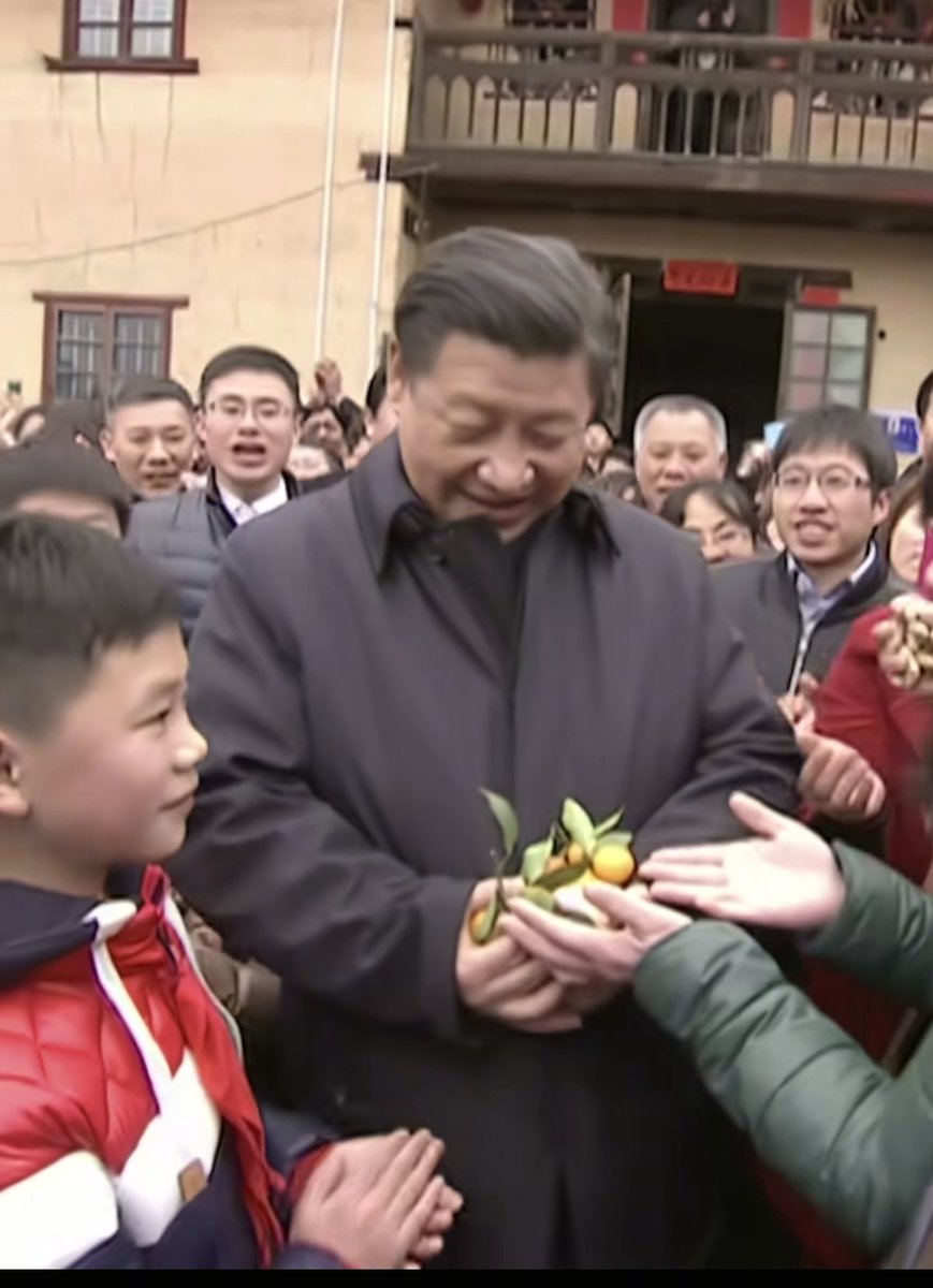 Yin415394884's tweet photo. @cult45698765 @Pragmatismo_ 面对中国各阶级普通百姓，他始终面带温暖且灿烂的笑容。 https://t.co/e5wsqXAxp5