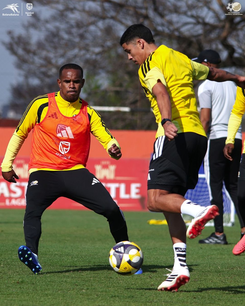 BafanaBafana's tweet photo. All work. Zero distractions. 🔋⚽
​The boys are putting in the shift ahead of Saturday’s clash against Guinea at Orlando Stadium. Soweto, let’s pack the house!
 🇿🇦⚽🔥

#BafanaPride 
@StandardBankZA @adidasZA @HonorAfrica @SABC_Sport @REXONA_SA @NUTRITECHFIT @socios  @10bet_ZA @CastleLagerSA @flysaa @southernsungrp