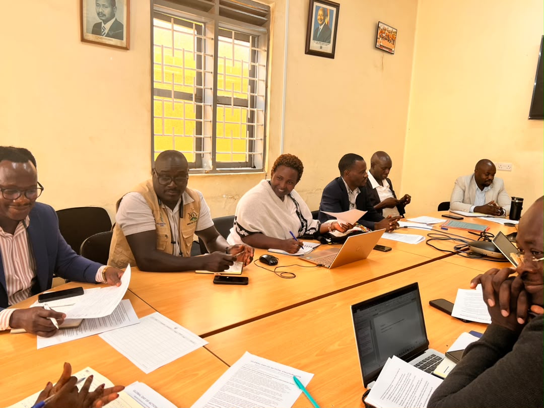 hepsuganda's tweet photo. Today, we delivered our memorandum to the Commissioner, National TB and Leprosy Programme (NTLP),@MinofHealthUG calling for an ambitious 5-year roadmap to accelerate access to rapid molecular TB diagnostics.
#TestToBeatTB https://t.co/MZ5VyAxrHy