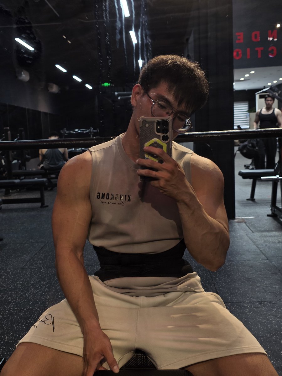 Glow2xx's tweet photo. 🏋‍♂️ https://t.co/AQHbYZGSiU