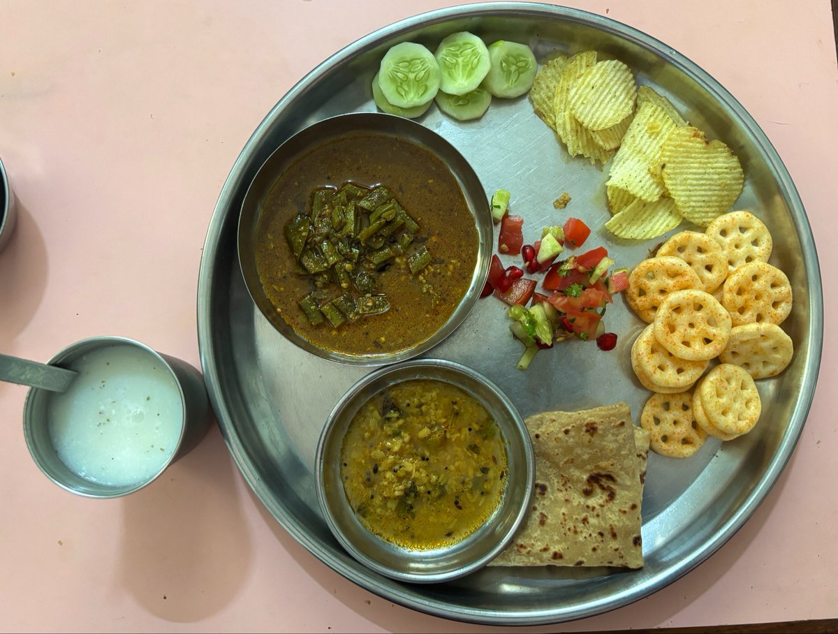 Tejas1081's tweet photo. The effects of no one at home..
Made by me :)
Served by me :) 
Clicked by me :)

Lays &amp; wheels would add little
Layer to taste. https://t.co/RcUIxrVFw9