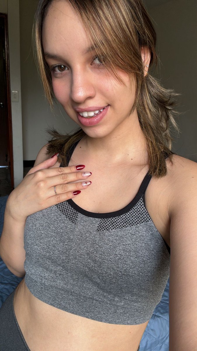 yourcamilin's tweet photo. Dressed like Iβm about to work outβ¦ but selfies came first ππΈ Would you be my gym partner?
#GymGirl #FitCheck #WorkoutVibes #Fitness https://t.co/LJUPyvW84k