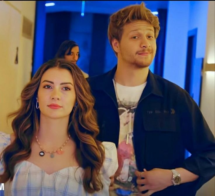 Ob5806's tweet photo. #BurcuÖzberk Ya artık adam akilli ikinci erkeği seç ya da 2 tane erkeğin olduğu dizilerde Lütfen artık başrolü oynama Bir kere de hata yapma kızım yapma Çok geç değil şu iğrenç seneryonuzu değiştirmek için. 
#AnneYarısı #FatihGülhan https://t.co/Jl1TbAMFLU