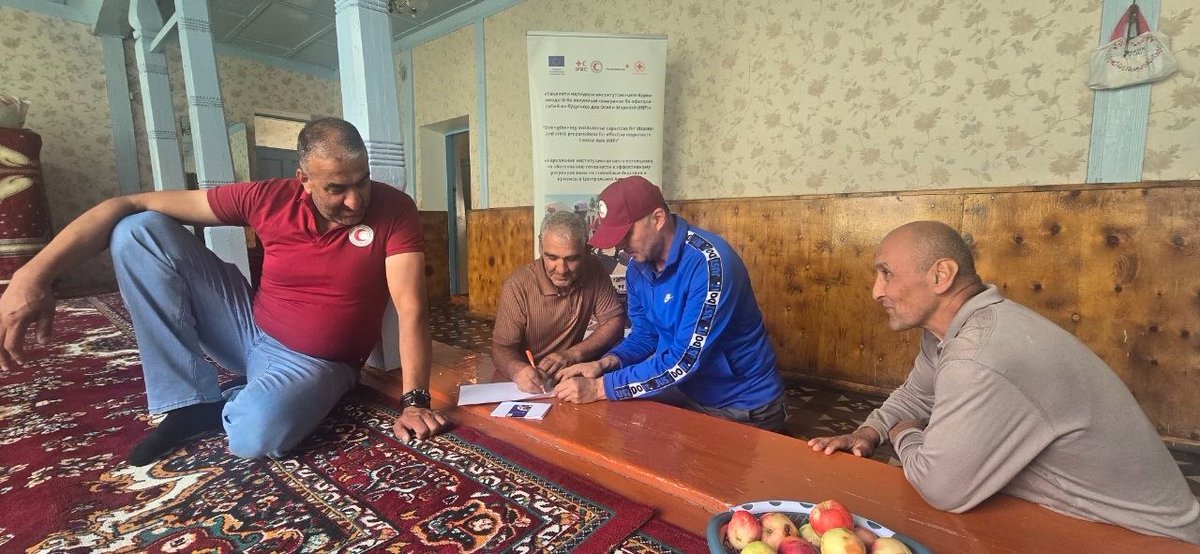 TajikistanC's tweet photo. @redcrescent_tj under the DG ECHO HIP project, funded by the European Union and supported by the IFRC has completed distribution of emergency cash assistance to floods and mudflows struck people in Panjakent and Rushon District. The assistance reached 119 households or 595 people https://t.co/kDqSCy8oPe
