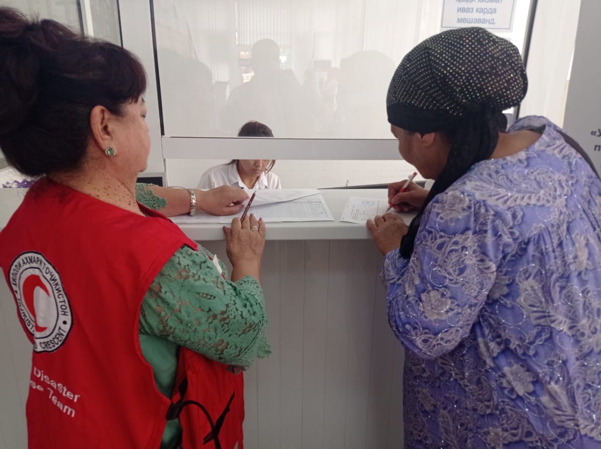 TajikistanC's tweet photo. @redcrescent_tj under the DG ECHO HIP project, funded by the European Union and supported by the IFRC has completed distribution of emergency cash assistance to floods and mudflows struck people in Panjakent and Rushon District. The assistance reached 119 households or 595 people https://t.co/kDqSCy8oPe
