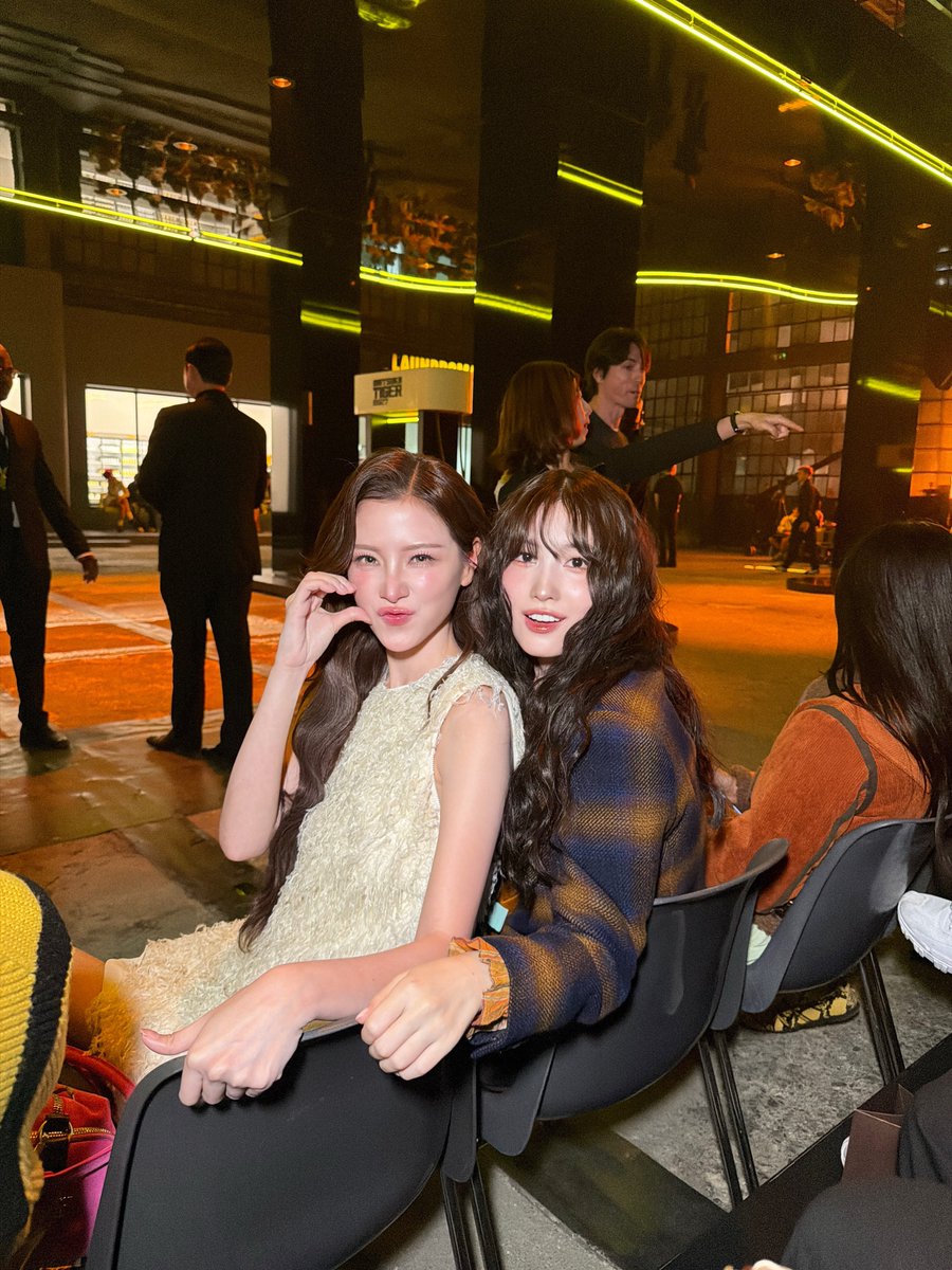 miisharonn's tweet photo. รูปคู่โมโมะกับใบเฟิร์นมาแล้วว น่ารักมาก 🥺🫶🏻 https://t.co/62Bnr3x4H9