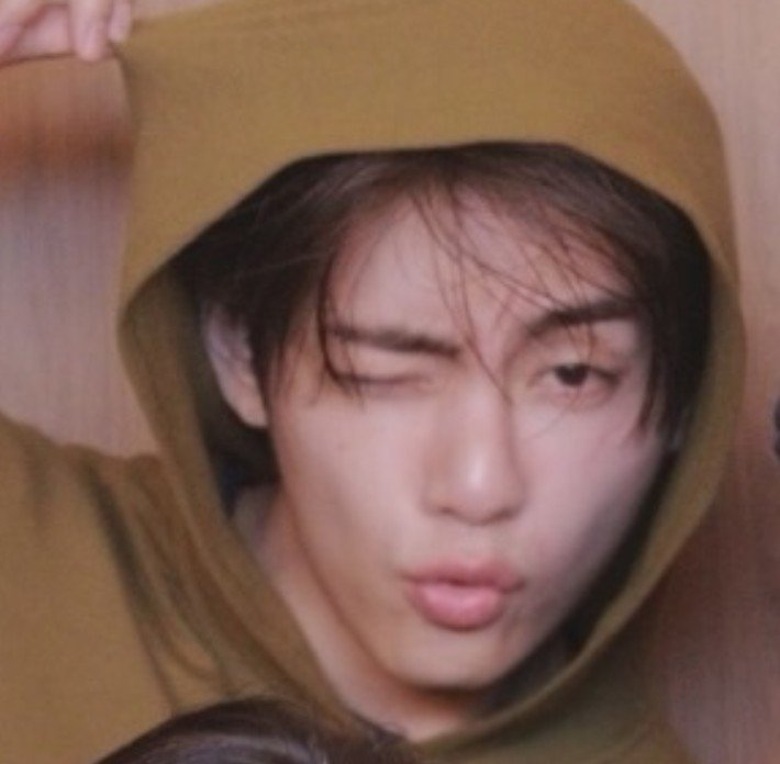 winnttaebear's tweet photo. Baddie https://t.co/bGhkge75Tb