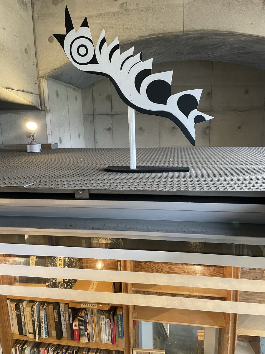 jadeite07210's tweet photo. 昨日は黄金町さんぽに参加。 1枚目の絵は2020年、コロナ禍にみんなの「やってみたいこと」を集めて描かれた《#100日後に完成する町》。見るほど人が増えていく素敵な作品ら！雨でしたが、楽しいさんぽでした。 #黄金町 #黄金町さんぽ #黄金町バザール #イクタケマコト https://t.co/c95SlCn2ZH