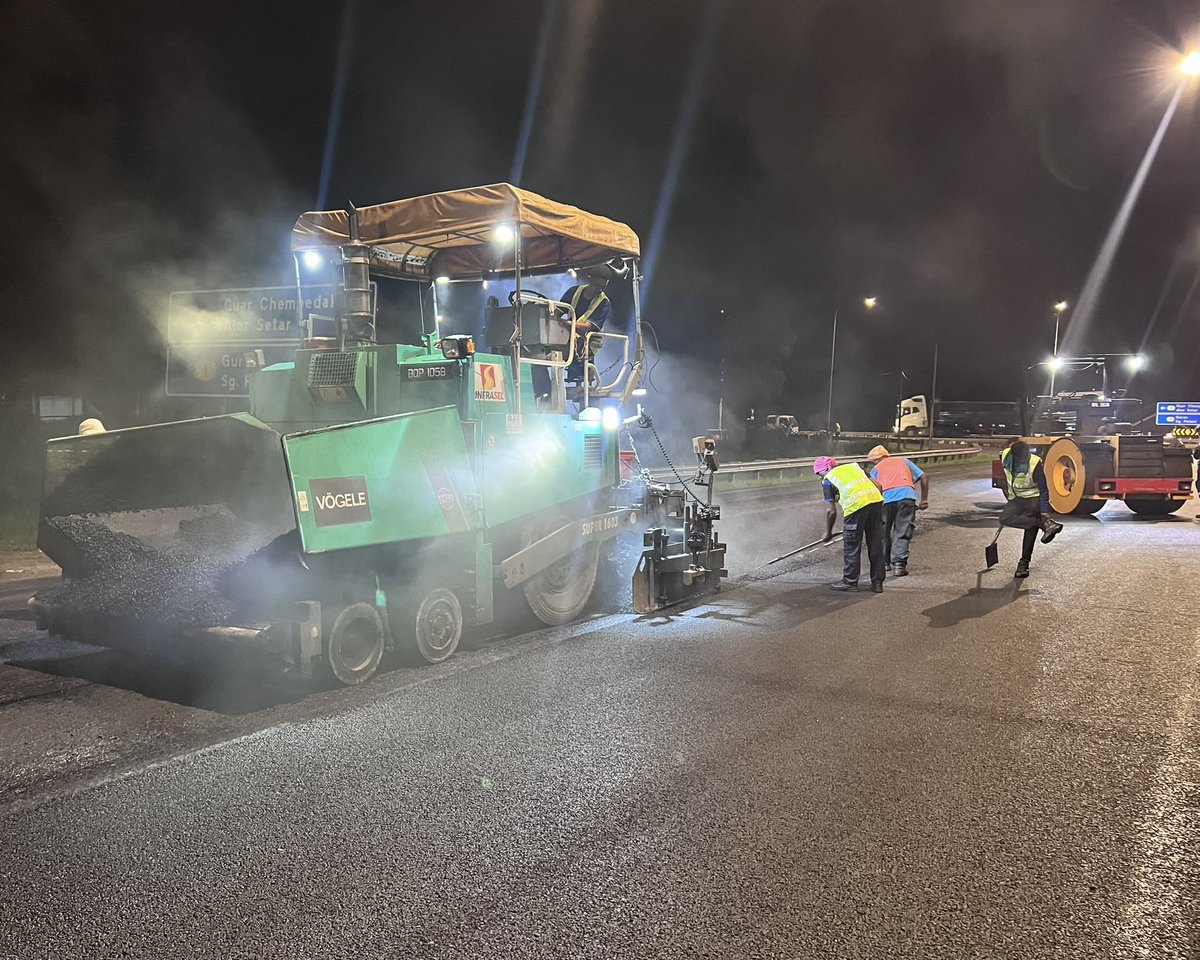 THBM_HQ's tweet photo. 23092026 - di Yan
FT 271 J. Pulau Bunting
seksyen 0.00 - 0.50
#BerkalaPavemen
Fasa 3C 2026
Team BP #THBMKedah #Yan laksana kerja ini di sini
- mil + pave : PMB
kemajuan : 90.00 %
📸 suasana kerja + seksyen yang siap
#THBMHQ https://t.co/NPDSxq3sYD