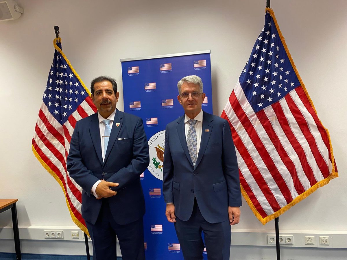 BahrainMsnCH's tweet photo. سعادة السفير عبدالله عبداللطيف عبدالله، المندوب الدائم لمملكة البحرين لدى الأمم المتحدة في جنيف وممثلها لدى الوكالة الدولية للطاقة الذرية، يلتقي سعادة السيد براندون ويليامز، وكيل وزارة الأمن النووي ومدير NNSA، لبحث التعاون في مجال الأمن النووي، وذلك على هامش المؤتمر العام للوكالة https://t.co/e270V2uIal