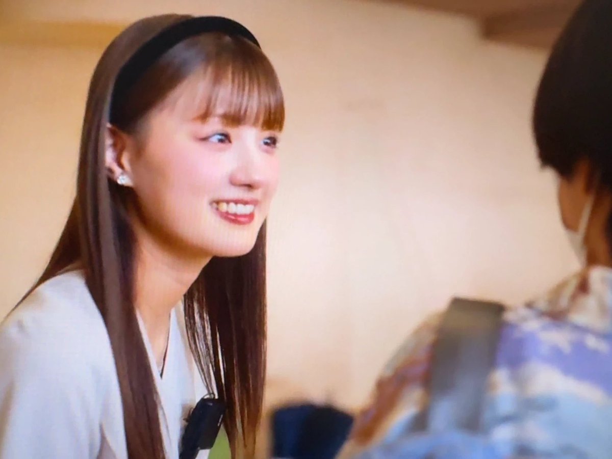 usamichandayo's tweet photo. ダウンタイムで受付嬢役してた鶴嶋乃愛ちゃんの影響で、ベロアのカチューシャ買ってしまったw
ベルベット素材のヘアアクセって一気にお人形さん感出て可愛すぎる♡ https://t.co/A9iVncULcz