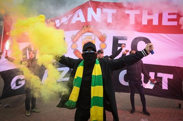 Majedem16's tweet photo. @G_Ponder @surface @Snapdragon @ManUtd #BoycottUnited #GlazersAndINEOSOut #SellTheClub #GlazersOut #ineosout #EMPTYOLDTRAFFORD #boycottsnapdragon https://t.co/gS4WZOQYXU