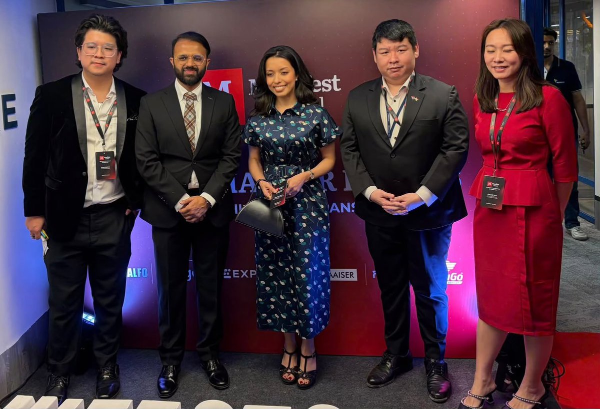 SGinIndia's tweet photo. Yet another 🇸🇬 company strengthens its footprint in 🇮🇳! Honoured to officiate the launch of Manifest Global’s expanded office in New Delhi. 

Present in India through @cialfoplatform since 2018, this Singapore company is harnessing #AI to transform #EdTech in India and around the world. Warmest congrats, @rohanpasari and team! - DHC Sumaya 

#StudyAbroad #InternationalEducation
