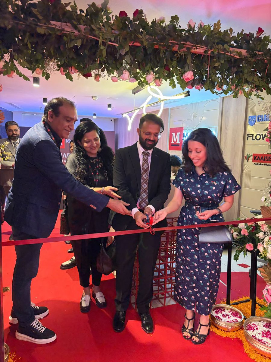 SGinIndia's tweet photo. Yet another 🇸🇬 company strengthens its footprint in 🇮🇳! Honoured to officiate the launch of Manifest Global’s expanded office in New Delhi. 

Present in India through @cialfoplatform since 2018, this Singapore company is harnessing #AI to transform #EdTech in India and around the world. Warmest congrats, @rohanpasari and team! - DHC Sumaya 

#StudyAbroad #InternationalEducation