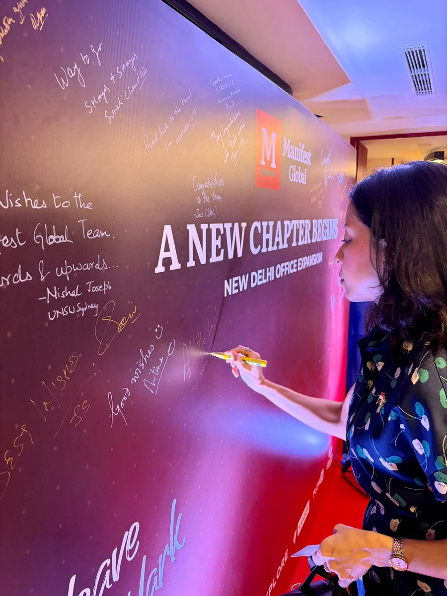 SGinIndia's tweet photo. Yet another 🇸🇬 company strengthens its footprint in 🇮🇳! Honoured to officiate the launch of Manifest Global’s expanded office in New Delhi. 

Present in India through @cialfoplatform since 2018, this Singapore company is harnessing #AI to transform #EdTech in India and around the world. Warmest congrats, @rohanpasari and team! - DHC Sumaya 

#StudyAbroad #InternationalEducation