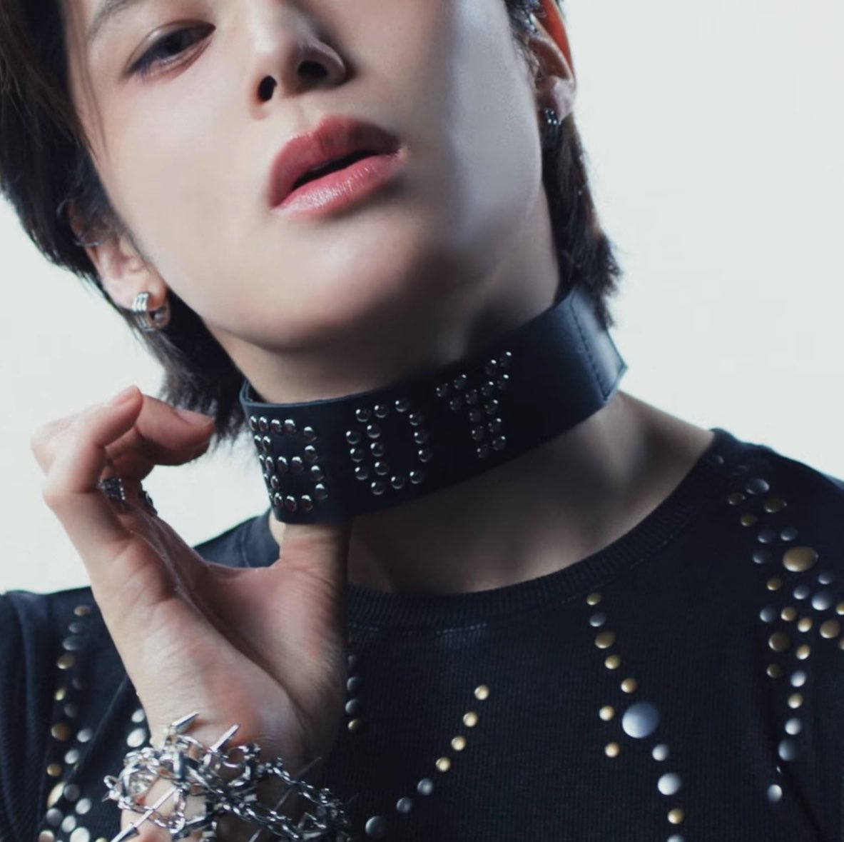 nikeisuki's tweet photo. kei with the good boy collar LORD- https://t.co/Lcm6PrAOga