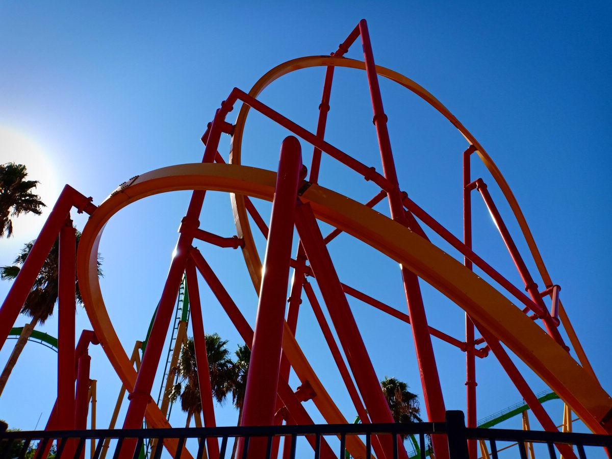 Drakhanlover's tweet photo. DIA 25 TOP 50 
25: WWFOC / SFMM
La meva primera raptor, només la vaig fer una vegada a última fila però em va encantar, cada element pega i de totes les maneres, theming correcte per ser un Six Flags, tant de bo repetir-la https://t.co/csKfF7kFKU