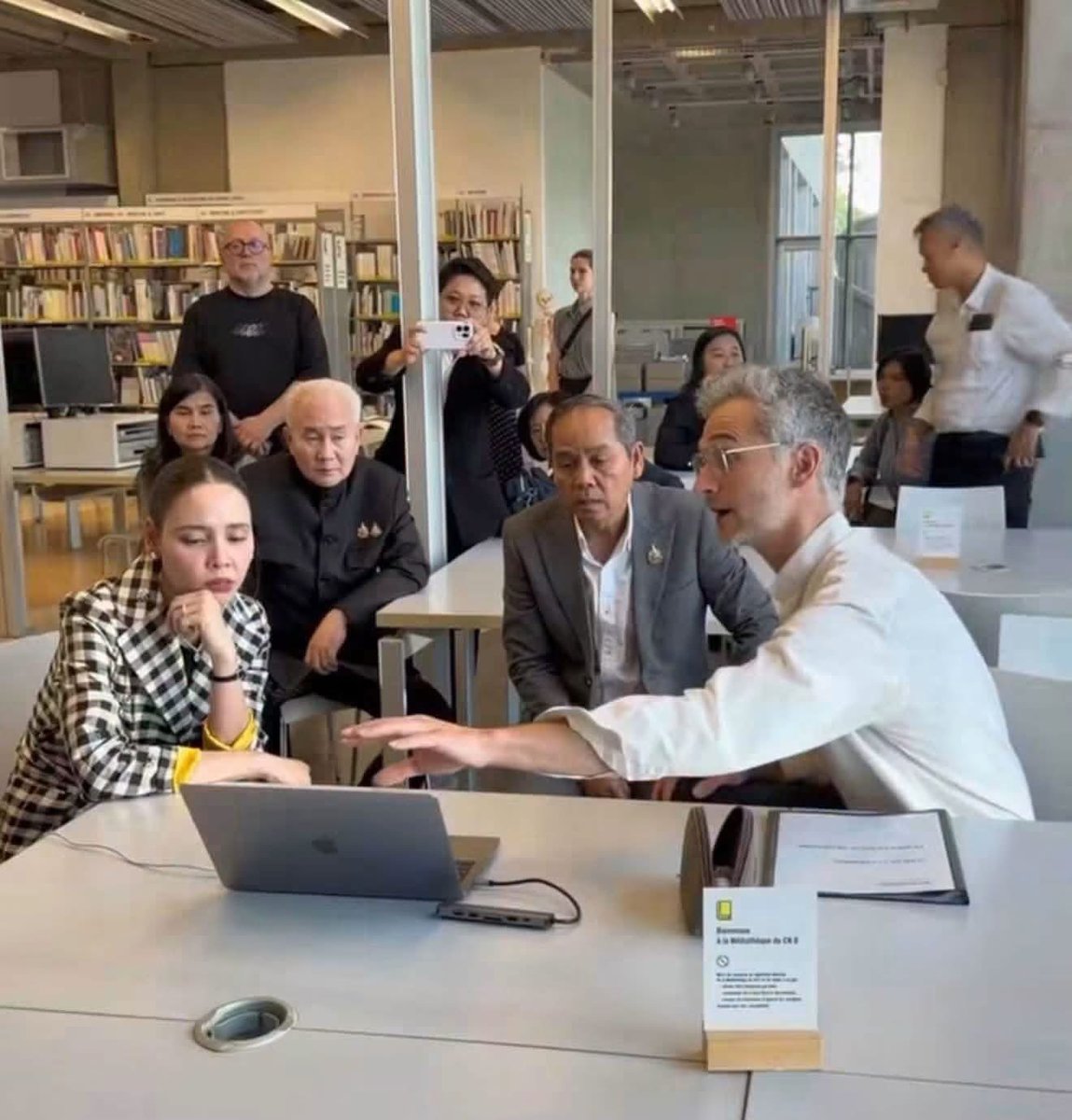 Sbaikhmer's tweet photo. Thai go to France for history verification and find out that their art came from cambodia during invading Angkor city in 1431. 

#cambodia #thailand #khmer #history https://t.co/sB2MKwFK5M