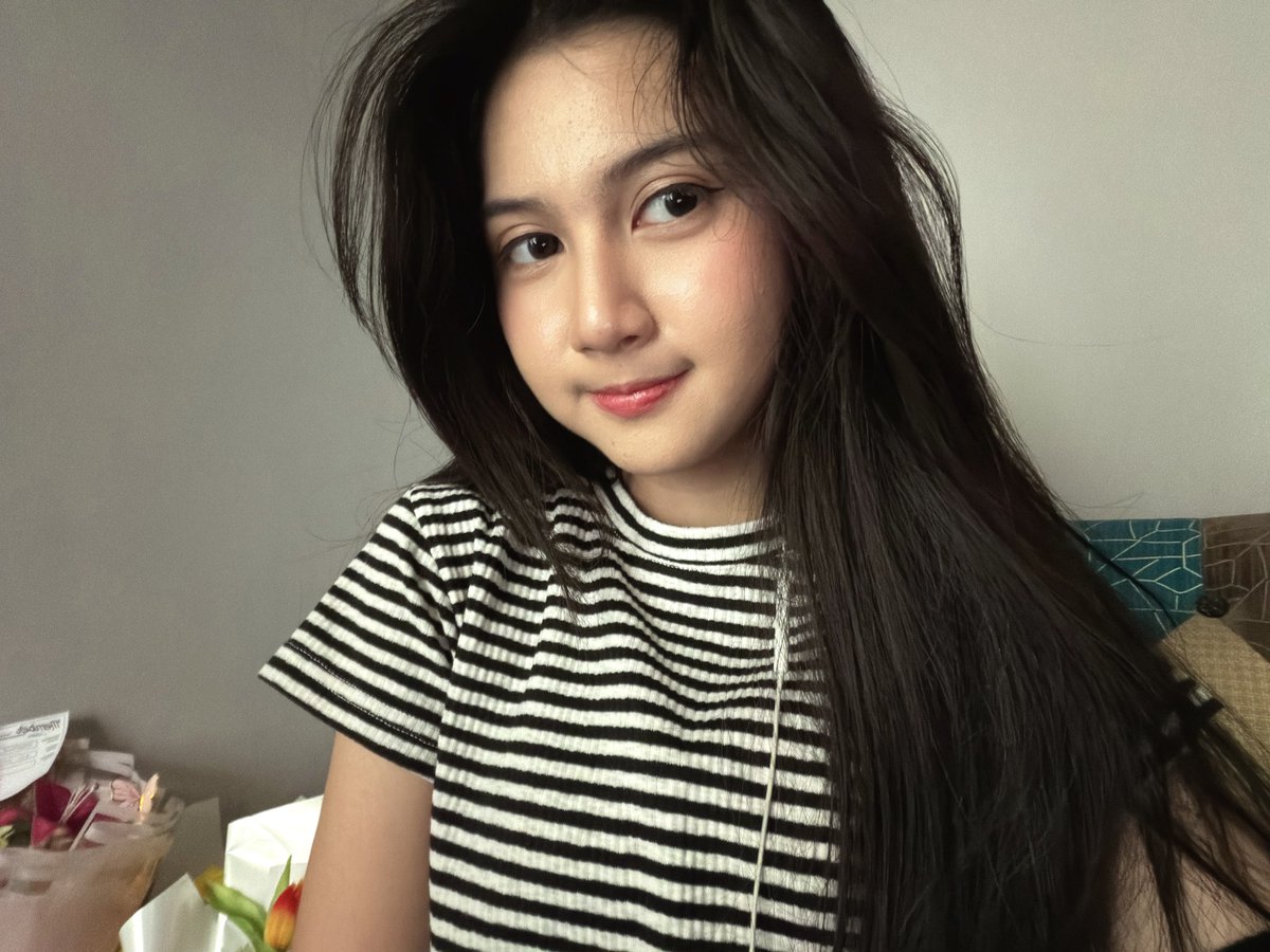 AR_AnindyaJKT48's tweet photo. kmrn kotak kotak skrng garis garis
besok … https://t.co/rNEJaNAbsX