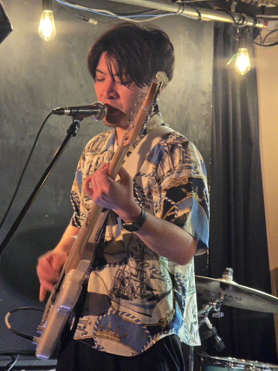 juri_suzu's tweet photo. 🎸9/23㈬ CNNヘッドライナーズ LIVE🎸
昨日は下北沢Lagunaより初CNNヘッドライナーズ企画LIVEでした🎉✨😆
朝香くんが100本うまい棒用意して食べながら観るというLIVEでした😂食べだしたら止まらないって皆で食べるのも楽しかった🤭🎶

次回は来年1月31日㈰昼間DaisyBarより企画LIVEVol.2です🎸🥁🎶✨ https://t.co/o92JBxn5Vd