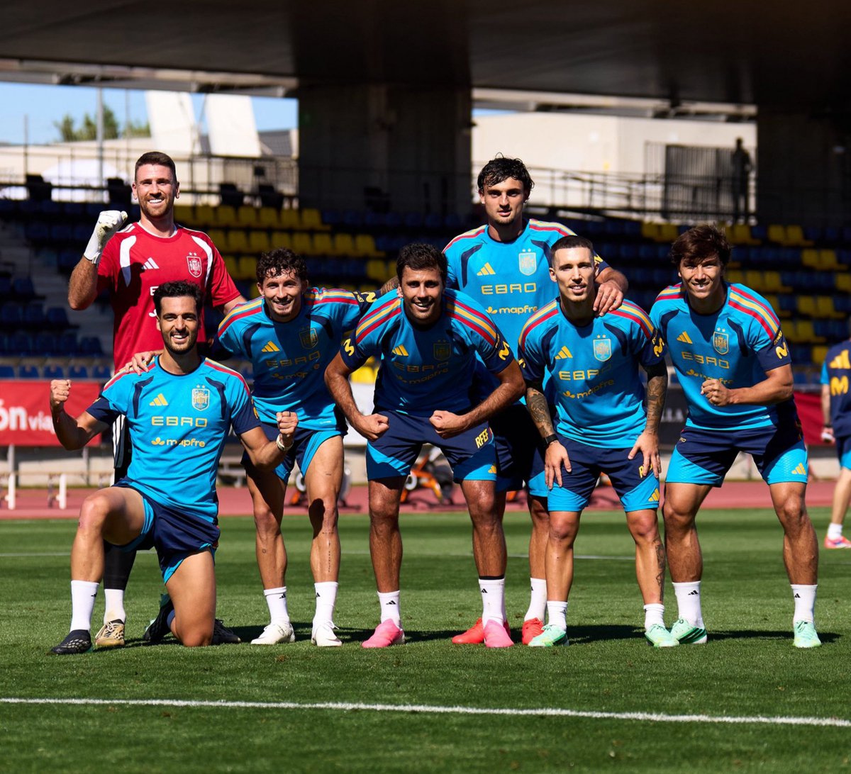 Jackpromise2's tweet photo. No training without its “Winners pic”.

#VamosEspaña | #NationsLeague https://t.co/dWCzlybUQx