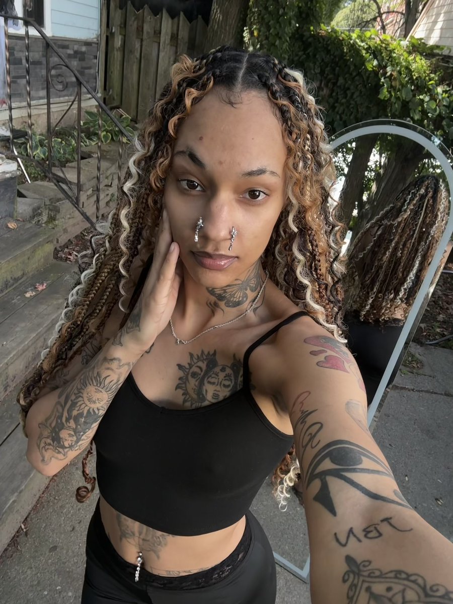 Bellachukkp's tweet photo. Hello 👋 
#cltfreaks #chifreaks #fontana #fayettevillefreaks #fayetteville https://t.co/mgEFRvfTSe