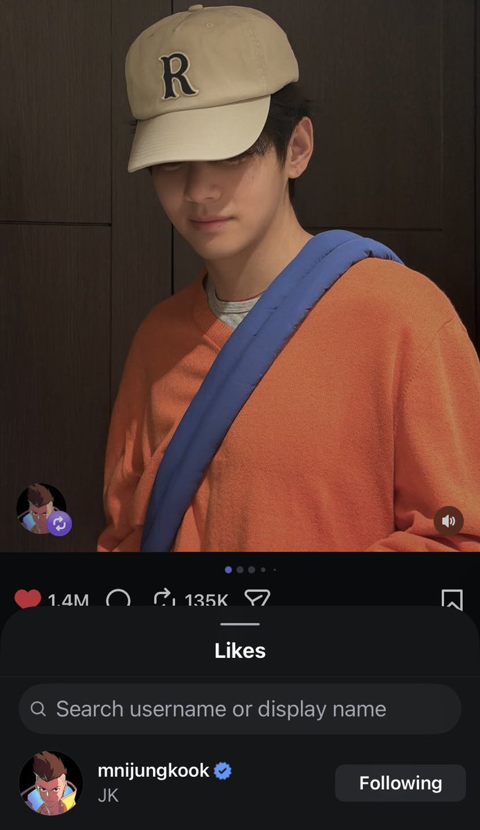 jkissthv's tweet photo. I think taehyung’s type is someone who will reach him even in the middle of being busy!! oh jungkook! https://t.co/4C7eor0QLi