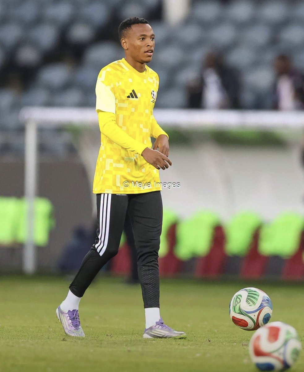 ChrisExcel102's tweet photo. You can see on his skin that he’s earning R1.9 Million a month. 

He’s earning more than Pitso 😭😭😭😩 https://t.co/CSeD88r9sQ