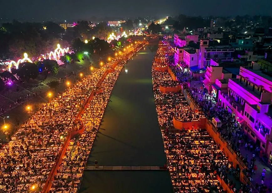 PrernaMedia's tweet photo. अयोध्या में भव्य होगा दीपोत्सव-2026, 26.50 लाख से अधिक दीपों से जगमगाएगी रामनगरी
https://t.co/50b72KzWjW
#Ayodhya #Deepotsav2026 #Diwali #RamNagari #RamMandir #SanatanCulture #DroneLightShow #UttarPradesh #AyodhyaDham #newspost #Prernasamvad https://t.co/OlIPgkg2kl