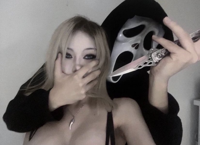 vxidborn_'s tweet photo. Me and who? https://t.co/IcOlbJPuAe