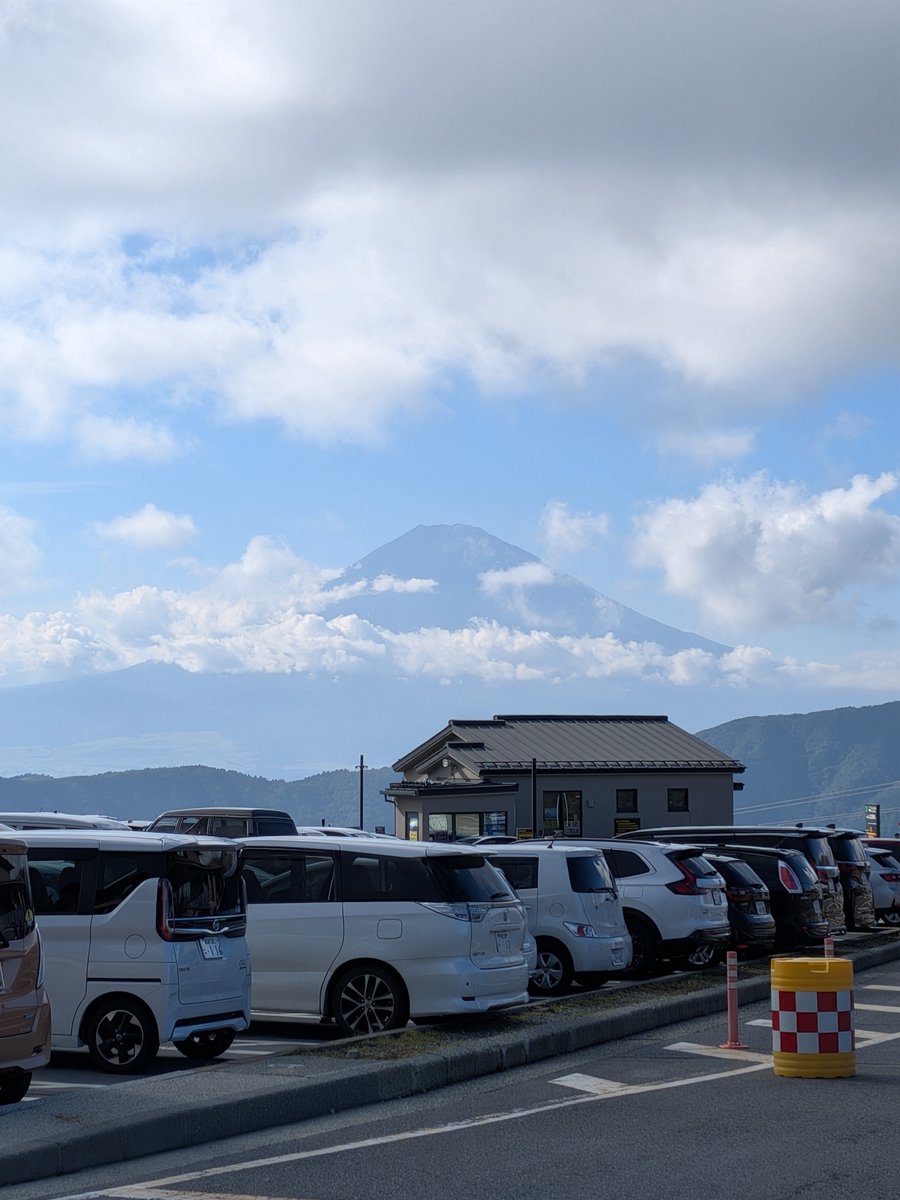 cue001234's tweet photo. 久し振りの青空にご無沙汰富士山🗻宿の露天風呂からも富士山丸見え
あ、旅に出てます
シルバーウイーク働き過ぎたので…笑 https://t.co/XuMe54lByJ