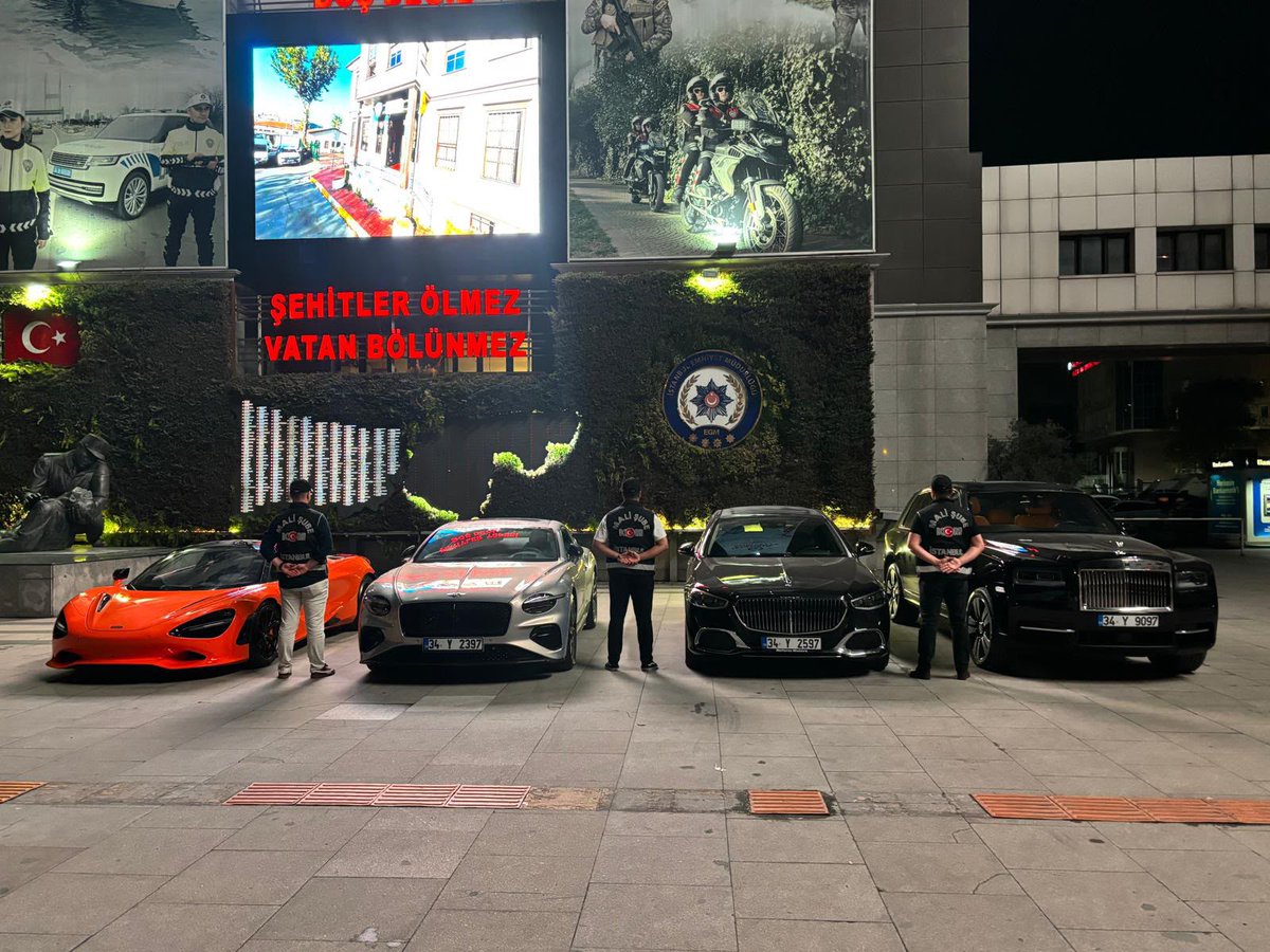 GazeteciDinerGk's tweet photo. Pusula'nın 28 yaşındaki patronu Muhammed Yarız'a ait yaklaşık 200 Milyon TL değerindeki 5 lüks araca el konuldu. McLaren, Bentley, Rolls-Royce, Maybach ve Audi Q8 marka araçların 7-8 Eylül tarihlerinde 4 farklı kişiye toplam 26 bin 280 TL bedelle devredildiği ortaya çıktı. https://t.co/0Nap4b18iY