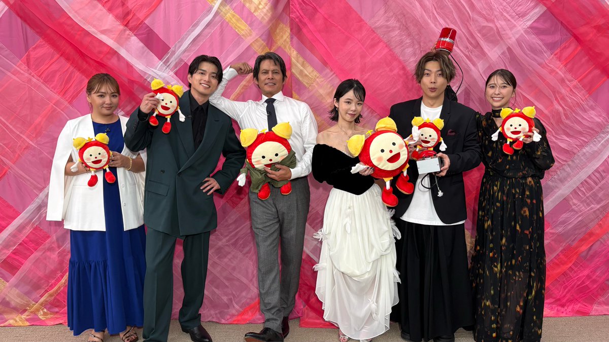 cx_mezamashi's tweet photo. #めざましテレビ❌ #踊る大捜査線 N.E.W. コラボ企画🚨
あすが最終日❗撮影の裏側から「踊る伝説クイズ」✨

＃織田裕二 さんに新キャストチームが挑む🔥
クイズの答えを予想🔎して映画グッズをGET🎁

8時台に放送📺
#めざまし踊る
#趣里 ＃白洲迅 ＃増田貴久 ＃野呂佳代 ＃玉井詩織 https://t.co/byAZ8i88tl