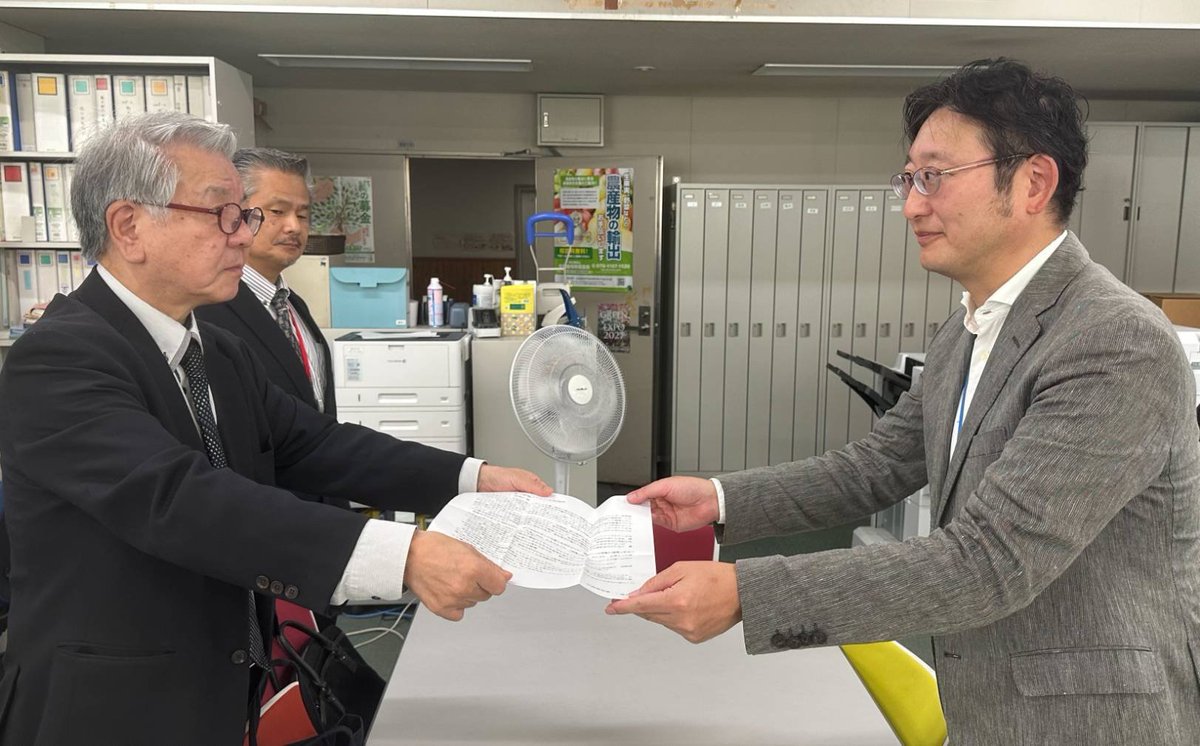 issuikai_jp's tweet photo. 本日、木村、日野、成島、藤木の４名で、農水省に赴き、米国や従米高市政権からの米国産生鮮ジャガイモ輸入解禁圧力に屈しないよう、要請文を手交しました。自給率100%の生鮮ジャガイモを、なぜわざわざ米国から買わされなければならないのか？それも危険な病害虫や農薬付きで。国民の健康、国内農家の経営、食糧安保のため、今後もこの動向を注視し、声を上げていきます。