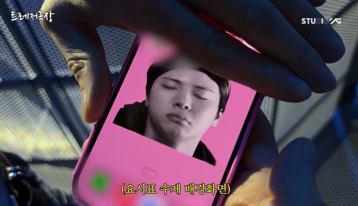 junghwanfeed's tweet photo. not yoshi hyung confessing his love for maknae junghwan 

🐯 i really love junghwan 
🐯 even my wallpaper is junghwan 
🐯 you’ve got this junghwan

lmao yoshi’s custom wallpaper 😭 https://t.co/J8sT1tVs19