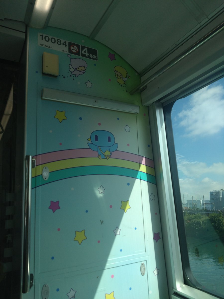 hiro_kumako's tweet photo. モノレールに乗ったら車内も可愛かった😍
���キキララ https://t.co/K8e6d0Vdld