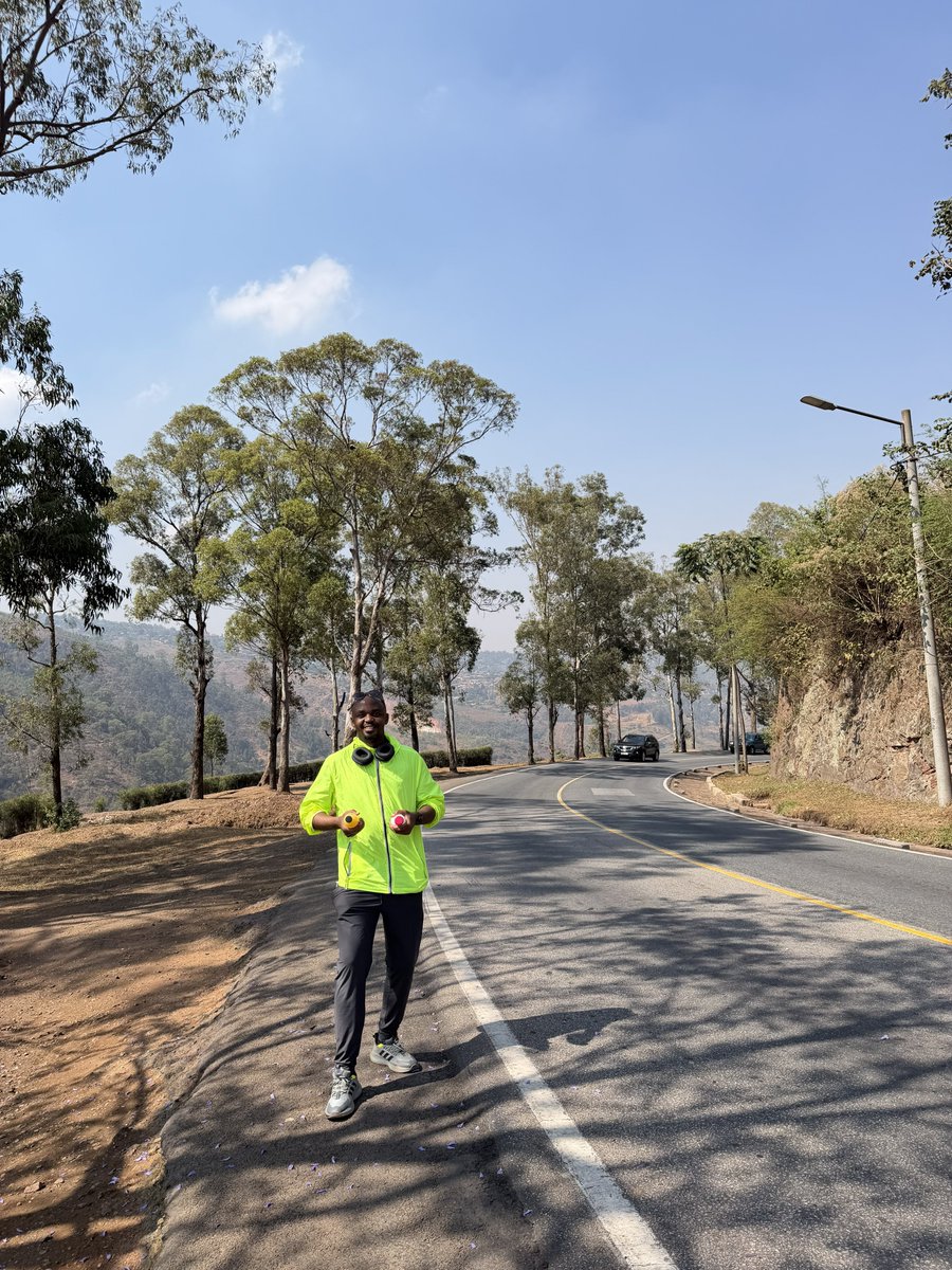 jmwebaze_'s tweet photo. A little elevation work ahead of the @MakRun_Ug. Nyamweru trail takes you up Kanyinya Hill to around 1,781m above sea level, a beautiful, fairly easy trail, and honestly, I wanted more. 😂

I didn’t know the routes, so I just followed the trail and trusted the vibes.

As usual, the @zaabusportswear fit stayed consistent.. Today, @KabataFc ‘s Ish’Eka. Because apparently the leader has arrived… even on unfamiliar trails. 😂💙

#2026MakMarathon