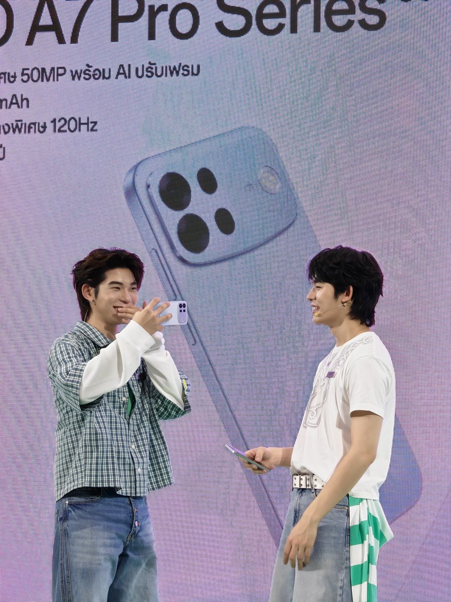 OPPOThailand's tweet photo. ทั้งใจยังไงก็ OPPO A7 Pro Max 5G และ OPPO A7 Pro 5G สีฟ้า Surfing Blue 🌊💙 

#OPPOA7ProSeries5GTH
#OPPOA7ProSeries5GTHxTeeTeePor
#กว้างเต็มเฟรมทนเต็มฟีล
#oppothailand https://t.co/UocbNjAIws