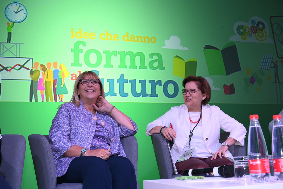 CislNazionale's tweet photo. Oggi la Segretaria Generale della #Cisl, #DanielaFumarola, concluderà con il suo intervento la Conferenza programmatica per la scuola promossa da @cislscuola, "Idee che danno forma al futuro", a Roma Eventi Piazza di Spagna. Momento clou della tre giorni di dibattito dedicato a innovazione, intelligenza artificiale, nuove competenze e valorizzazione del mondo della scuola.

#Scuola #Formazione #Futuro