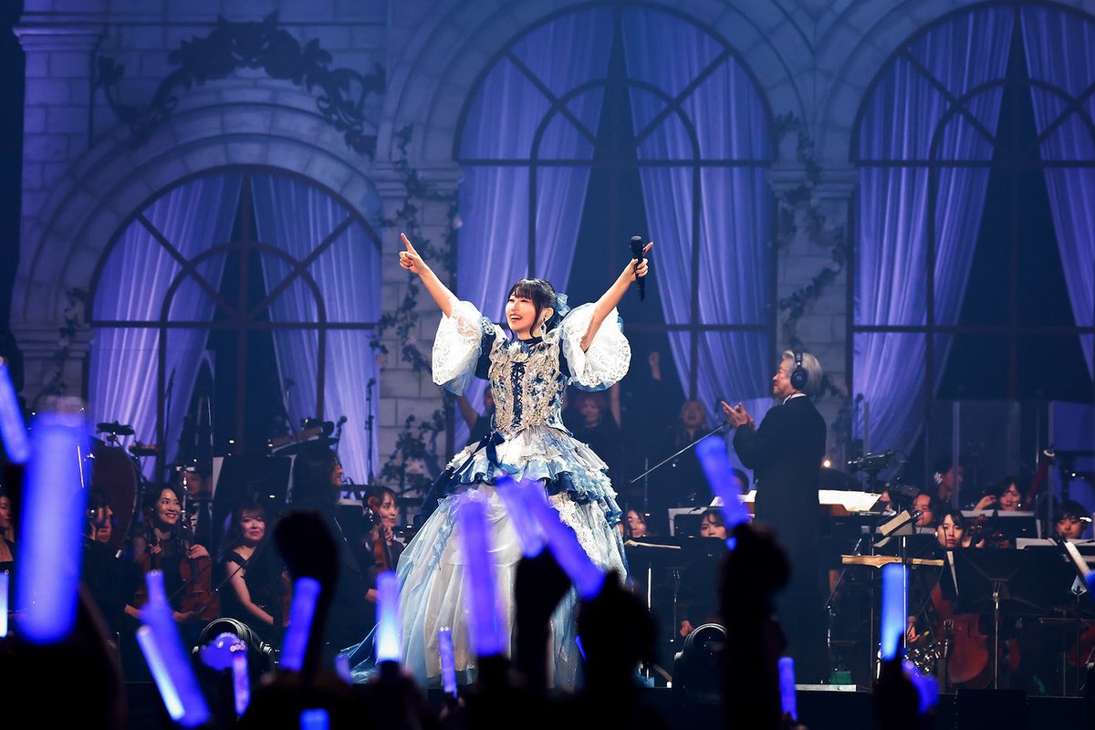 amaguri_104208's tweet photo. オーケストラライブに行ってきた話をガンプラ好き上司にしてたら「3時間座りっぱなしもしんどくない？」と聞かれたのでこの写真を見せると
「今のオーケストラは炎が出るの？」と言ってました😂

デフォで炎柱出るし、ほぼ立ちっぱなしと言っときました👍
ライブ楽しかった😆

#水樹奈々
#LIVE_GRACE_4 https://t.co/FGYe6jAvB3